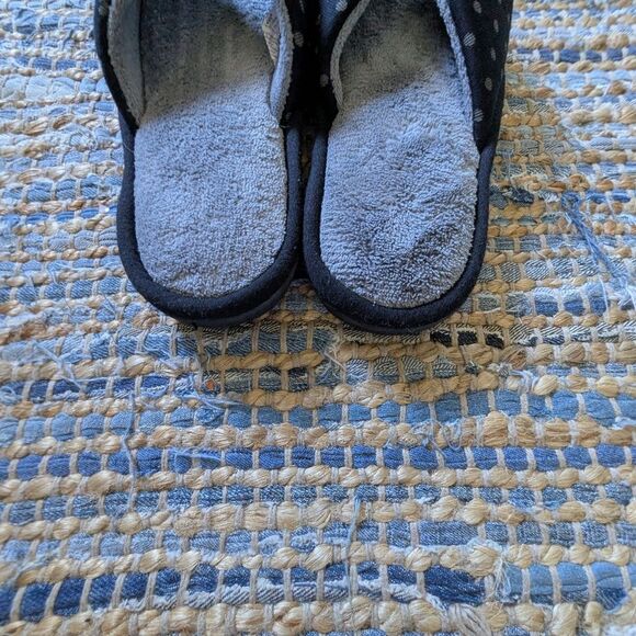 Isotoner Bow Slippers 7.5/8 Black Gray Whimsical Girlhoodcore Cozy Comfy - Picture 6 of 10
